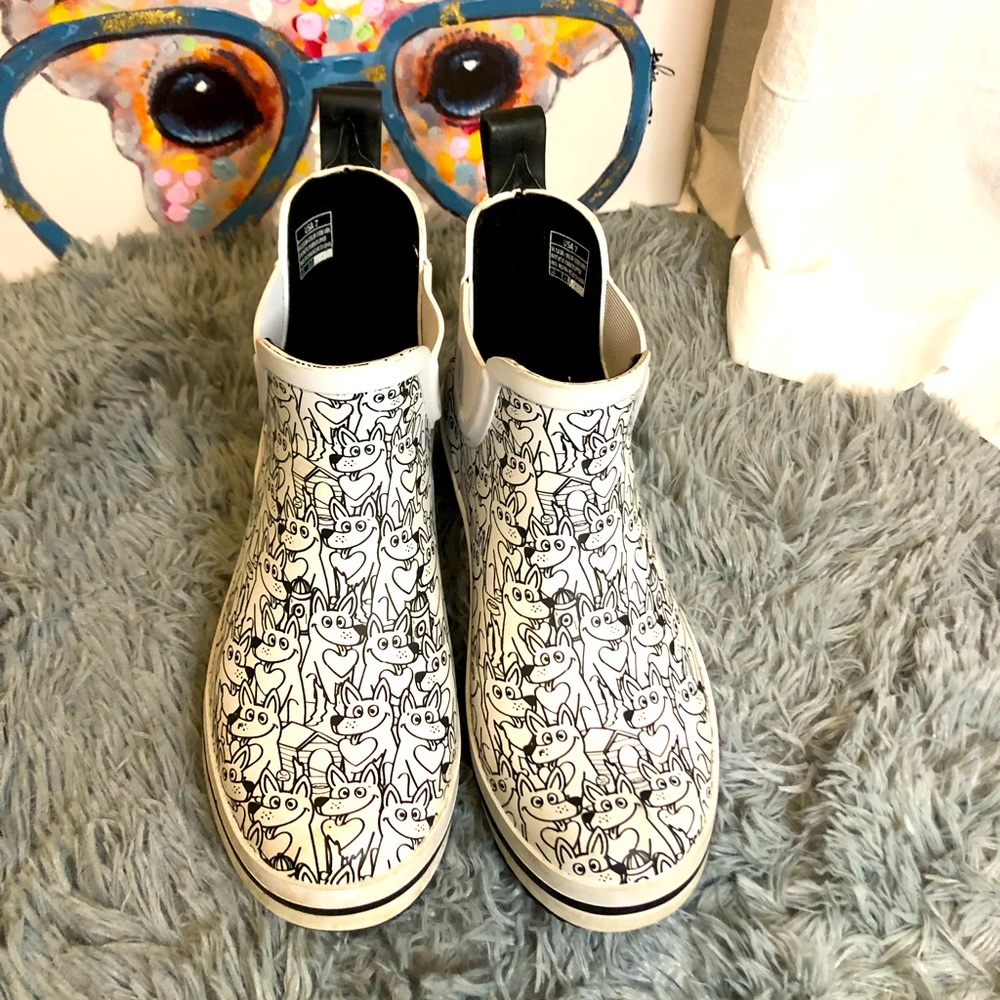 Bobs By Sketcher for dogs rubber Woman’s boots. Size USA 7